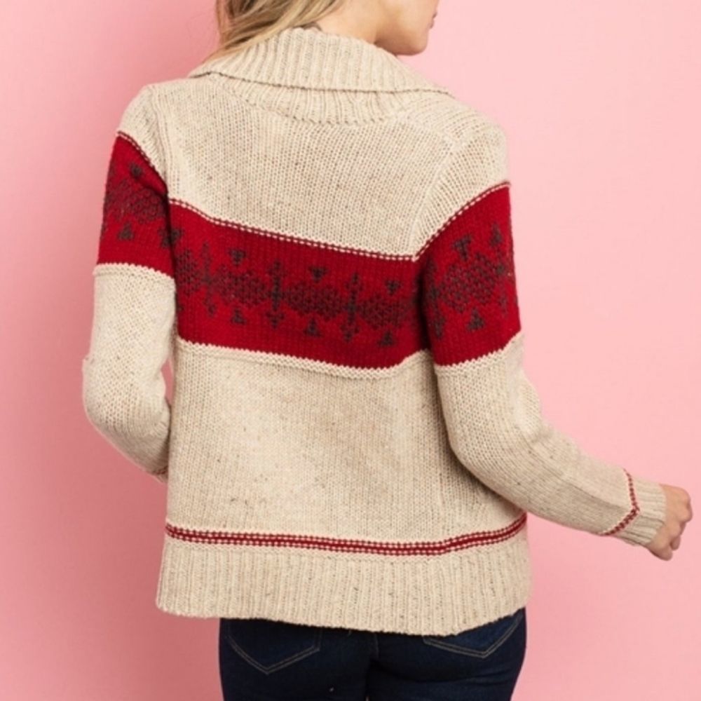 🆕️Wine Color-Block Sweater🆕️ - Picture 3 of 5